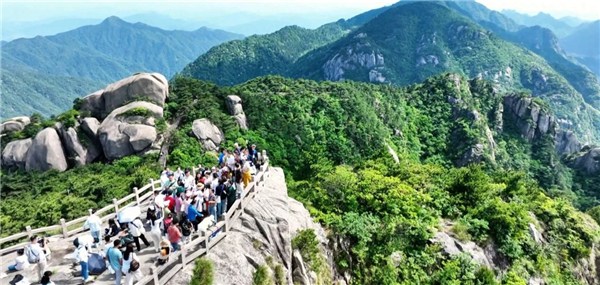 九华山：端午登高祈安康 非遗展演颂传承