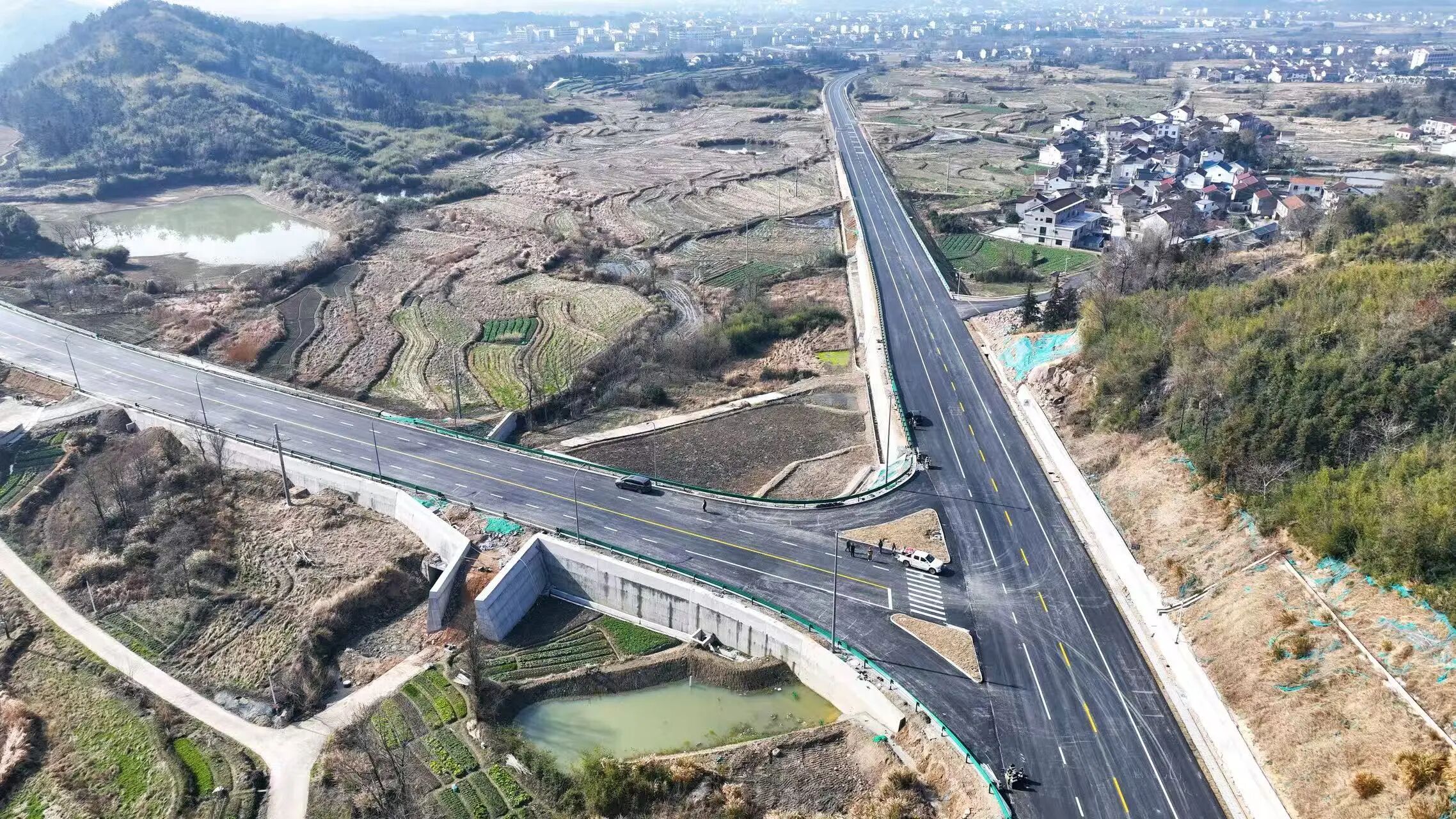 九华山天华大道春节启用，成为第二条对外交通便捷通道...