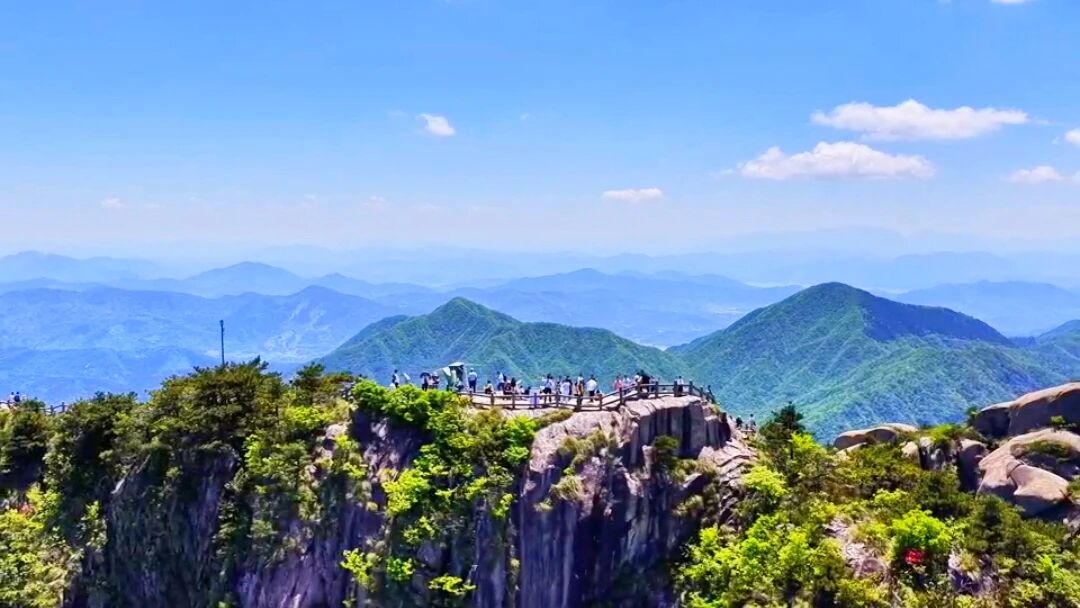 九华山风景区：初夏美景醉游人，多措并举护平安